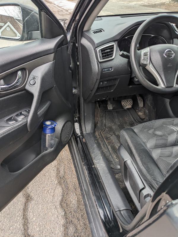 Nissan Rogue 2014 d'occasion en bon état dans Autos et camions  à Laval/Rive Nord - Image 3