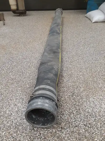 Boyau de caoutchouc 6" + raccords rapides en aluminium C-600 et E-600 6" + 4 colliers de serrage en...