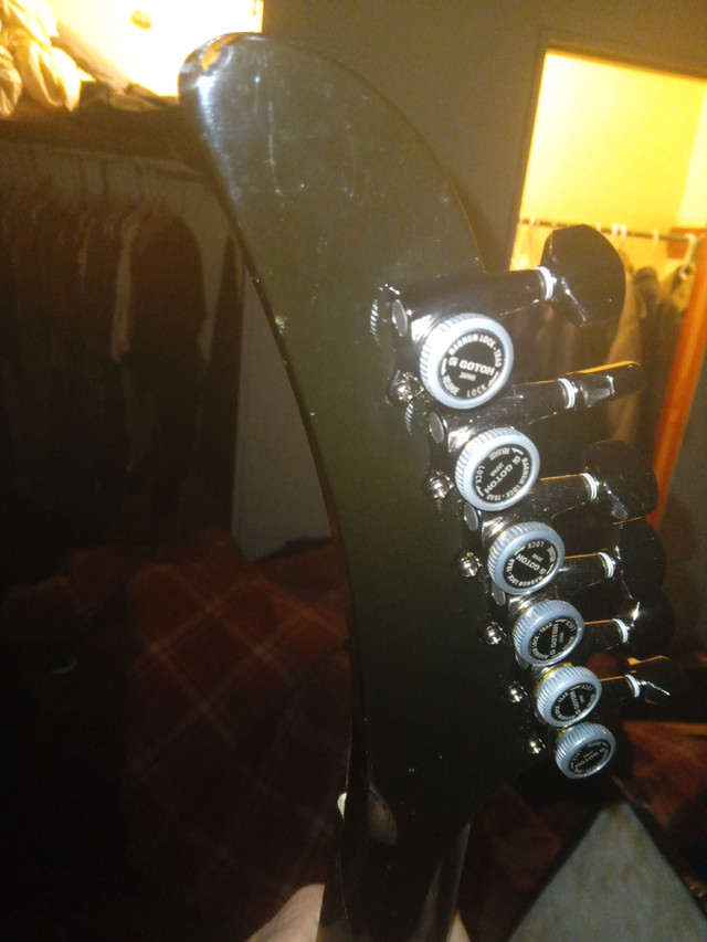 2008 Gibson Explorer 1800$ in Guitars in Thompson - Image 3