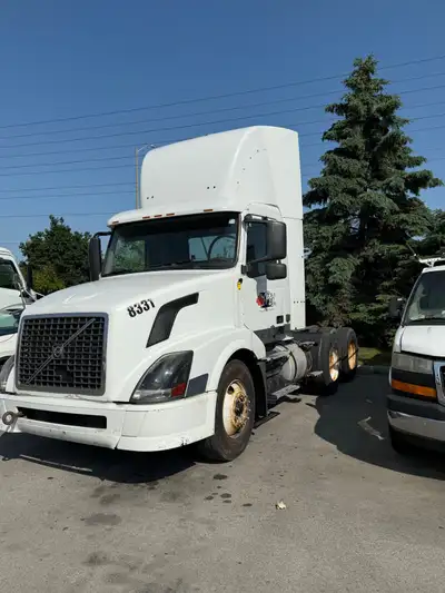 Volvo day cab 2004 is available for sale. D12 motor and mileage approx 1.1 million. 13 speed Manual...