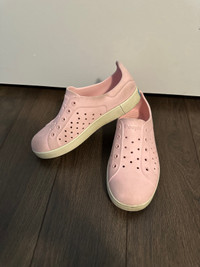People pink shoes kids size 13
