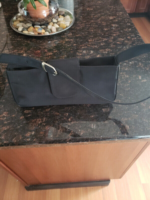 Selling Purses in Women's - Bags & Wallets in Thunder Bay