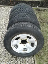 Certified WinterTrek tires in very good condition 235/60/R16
