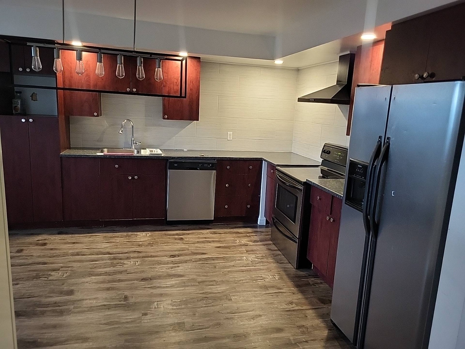 LOGEMENT 5 1/2 ST-JEROME — photo 1