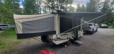 Like new 2016 Jayco 1207 UD Tent Trailer. Sleeps 7 - Heated mattresses - Motorized lift system - 1 q...