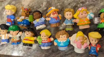 14 Little People characters from a variety of sets. Lots of different jobs and storylines for fun. $...