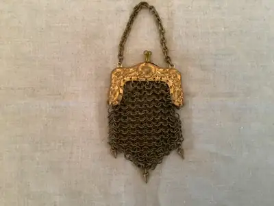 Antique gold coloured Chatelaine style mesh coin purse. Lovely gold coloured ornate brass pattern on...