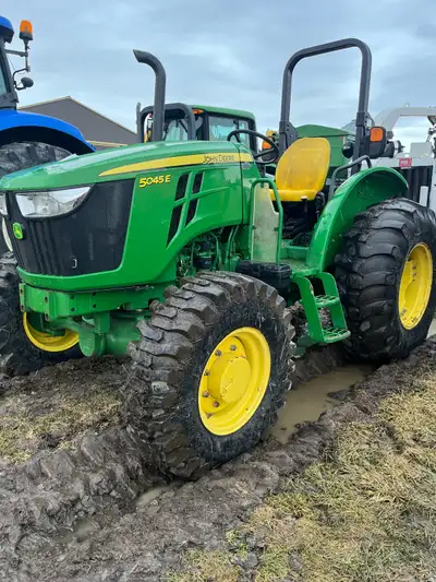 Runs and drives good like new 2700 hours