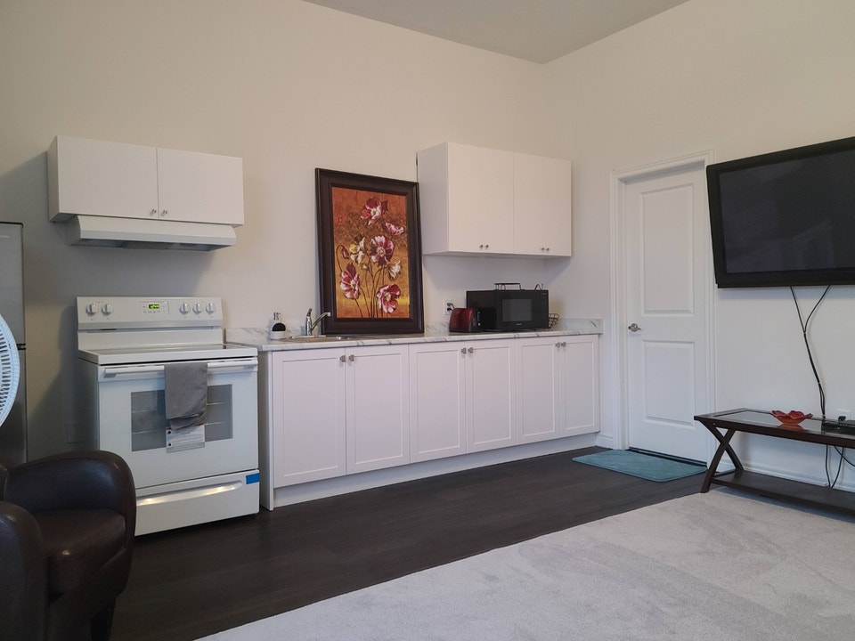 FULLY FURNISHED ONE BEDROOM COZY  APARTMENT FOR RENT IN WHITBY 2