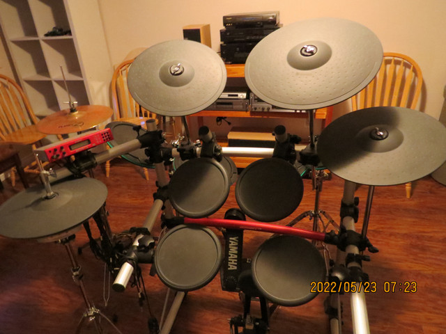 Yamaha  DTXPRESS 111 / Electronic Drum set dans Percussions  à Ville de Montréal