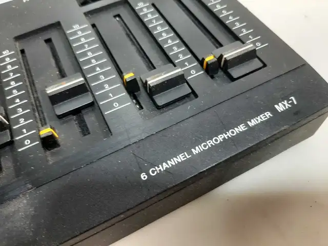 Sony MX-7 Mixer in Performance & DJ Equipment in City of Montréal - Image 6