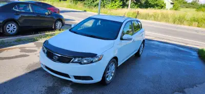 Kia forte 2012, moteur remplacé sur garantie à vie avec kit de clutch neuve et freins aussi remplacé...