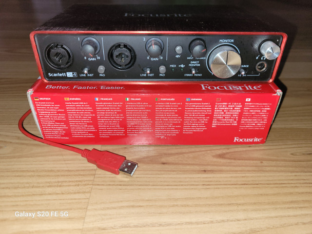 Focusrite Scarlett 2i4 Audio Interface MINT CONDITION Used Twice in Pro Audio & Recording Equipment in Mississauga / Peel Region - Image 4