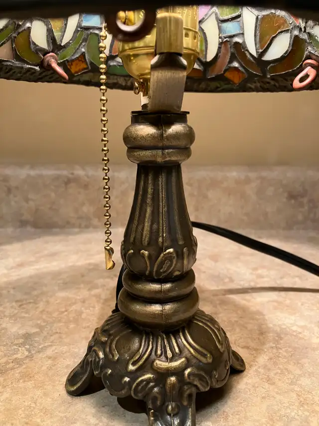 Small Tiffany Style Lamp in Indoor Lighting & Fans in Mississauga / Peel Region - Image 3