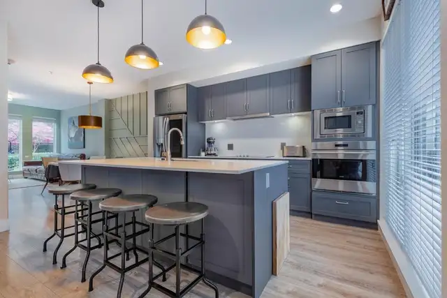 5 Bed + Den Townhome - Rooftop Hot Tub, Pool, Gym - South Surrey in Long Term Rentals in Delta/Surrey/Langley - Image 7