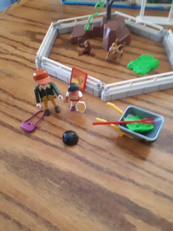 Playmobil City Life 5969 ZOO incomplete w/ Original Box in Toys & Games in Oakville / Halton Region - Image 4