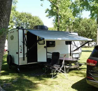 Roulotte Viking modèle FB17 (17 pieds) 2016 à vendre : Idéale pour 2 personnes, très fonctionnelle,...