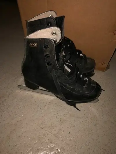 PATIN GARCON GAM TRES HAUTE GAMME DE PATIN QUALITE SUPERIEURE GRANDEUR 10 EXCELLENTE CONDITION VENDR...