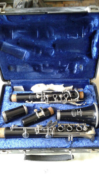 Bundy Selmer clarinet w mouthpiece and case