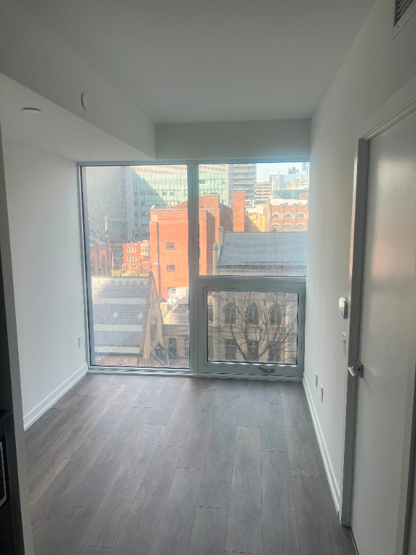 Luxurious Downtown Condo For Rent $2700 in Long Term Rentals in City of Toronto