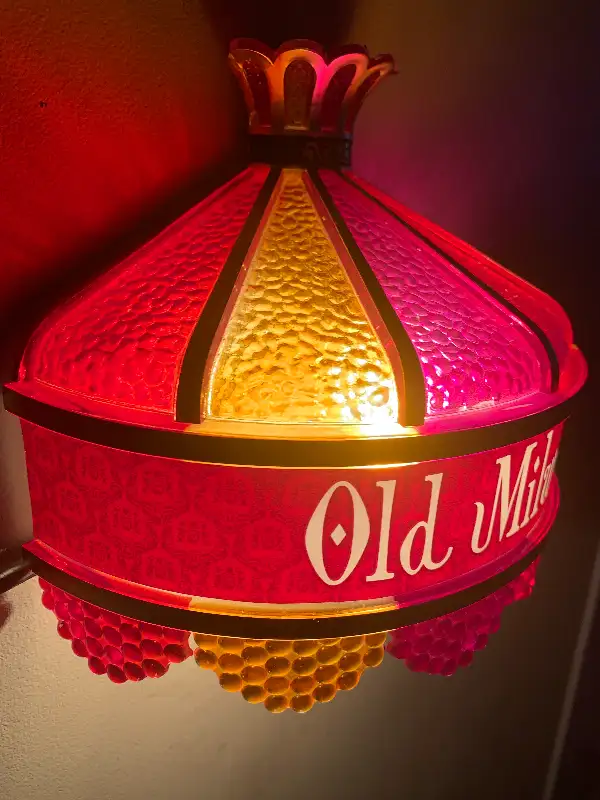 Vintage OLD MILWAUKEE Beer Bar Tiffany Stained Glass Style Light in Arts & Collectibles in Calgary - Image 5