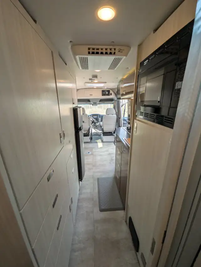 2014 MERCEDES SPRINTER WINNEBAGO CAMPER VAN in RVs & Motorhomes in Edmonton - Image 10