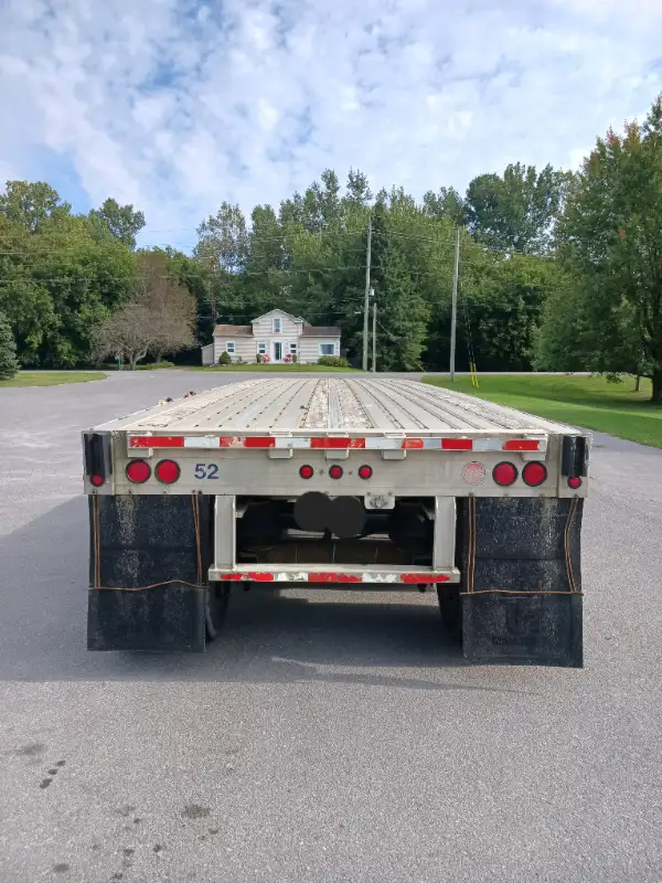 2000 Wilson aluminum tandem flatbed trailer in Heavy Trucks in Napanee - Image 4