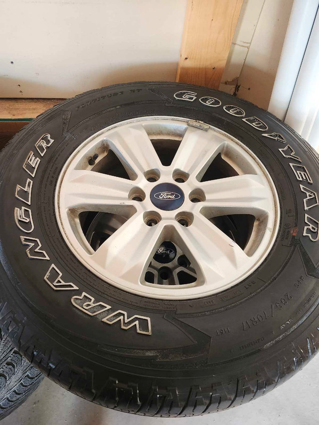 FORD RIMS AND A SET OF GOODYEAR 265 70 R17 in Tires & Rims in Calgary