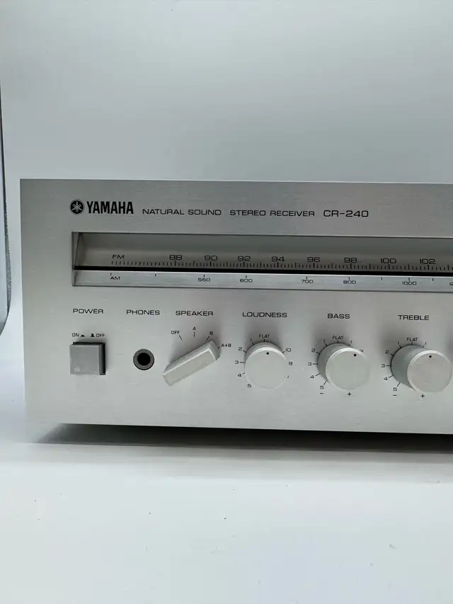 Yamaha CR-240 Natural Sound Stereo Receiver in Stereo Systems & Home Theatre in City of Toronto - Image 4
