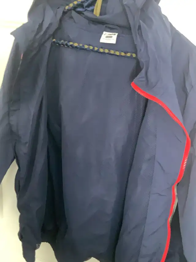 boys Fila windbreaker jacket size XL 14/16 in Kids & Youth in Laval / North Shore - Image 3