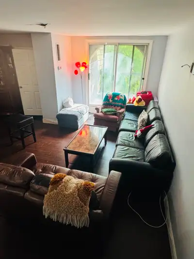 A beautifull 3-Bedroom, 1.5-Bath Condo for Lease in Mississauga!