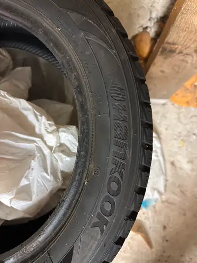 4 Pneus d'hiver - 4 Winter tires 185/60R15 84T HANKOOK WINTER IPIKE RS