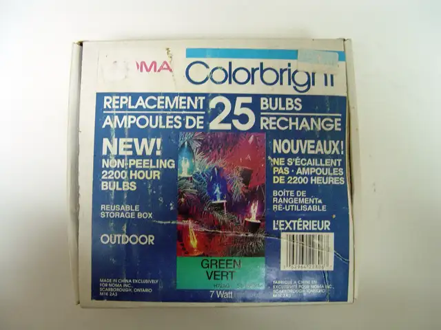 Box 25 Noma Colorbright C-9 Green Christmas Bulbs (Fort Erie) in Arts & Collectibles in St. Catharines - Image 3