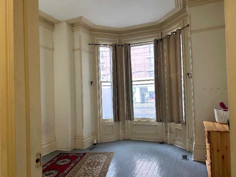 2Bedroom Units available near Eaton Center/Ryerson University Long