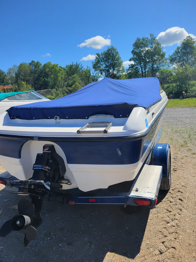 18ft Bowrider and trailer, well maintained , new cockpit covers and carpets swivel seating, quality...