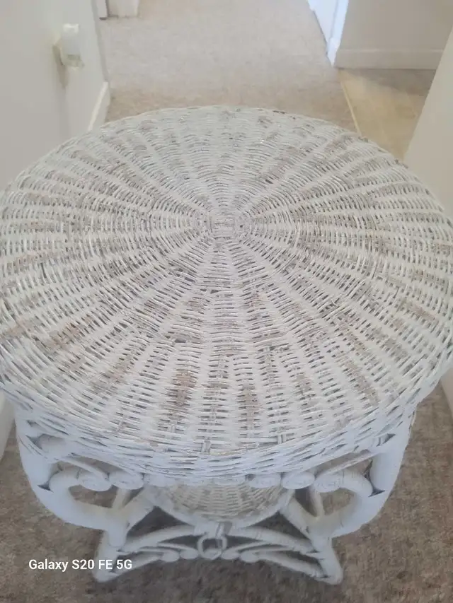 wicker end table  in Coffee Tables in Trenton - Image 3