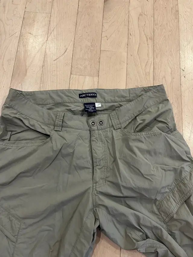 Arcteryx Pants for outdoors, waterproof in Women's - Bottoms in Ottawa - Image 2