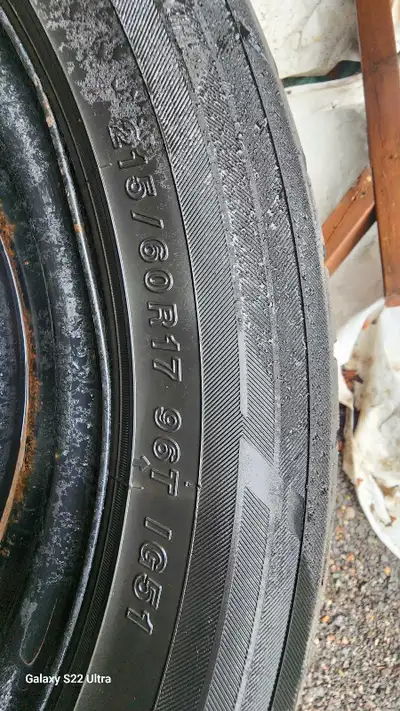 Mud and snow tire but at that price could be use untill winter. Pneus M+S mais à ce prix vous pouvez...