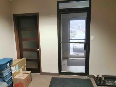 Very clean, bright and move-in ready (turnkey) office space in a great North Waterloo location. Appr...