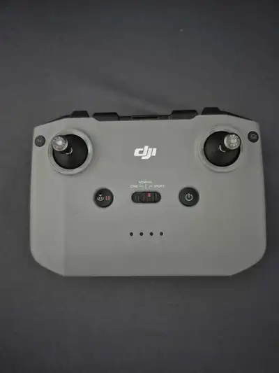 En très bon état Neuve contrôleur de drone dji mini 2 Pris négociable