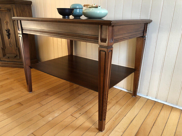 Vintage high quality solid hardwood coffee tea table dans Tables basses  à Ville de Montréal