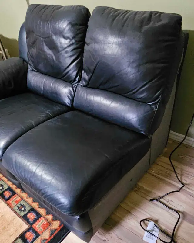 leather love seat blue $50.00 in Couches & Futons in Peterborough - Image 5