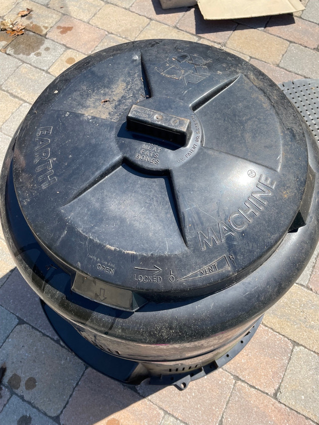Earth machine compost bin Outdoor Tools & Storage Oshawa / Durham