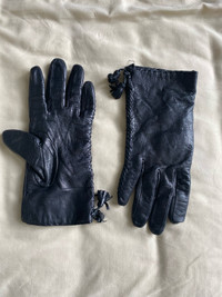 Danier - leather gloves -size S