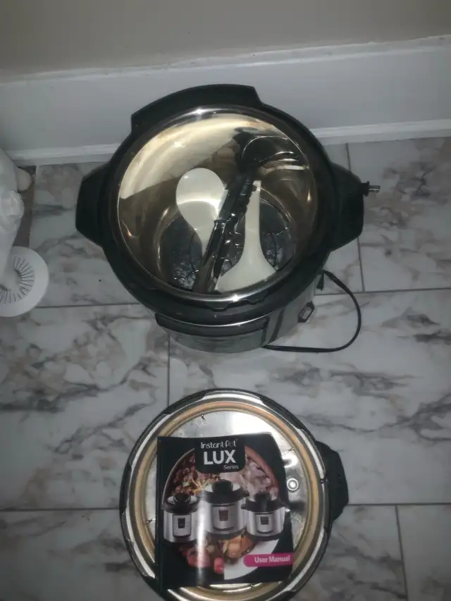 Instant Pot LUX in Microwaves & Cookers in Oakville / Halton Region - Image 2