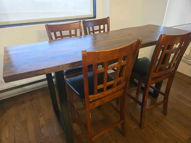Long, wood table and chairs in Dining Tables & Sets in Laval / North Shore - Image 5