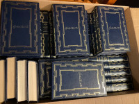 39 livres d’Agatha Christie, reliures en cuir.