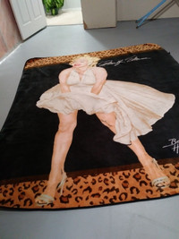 Marilyn Monroe Blanket & Book