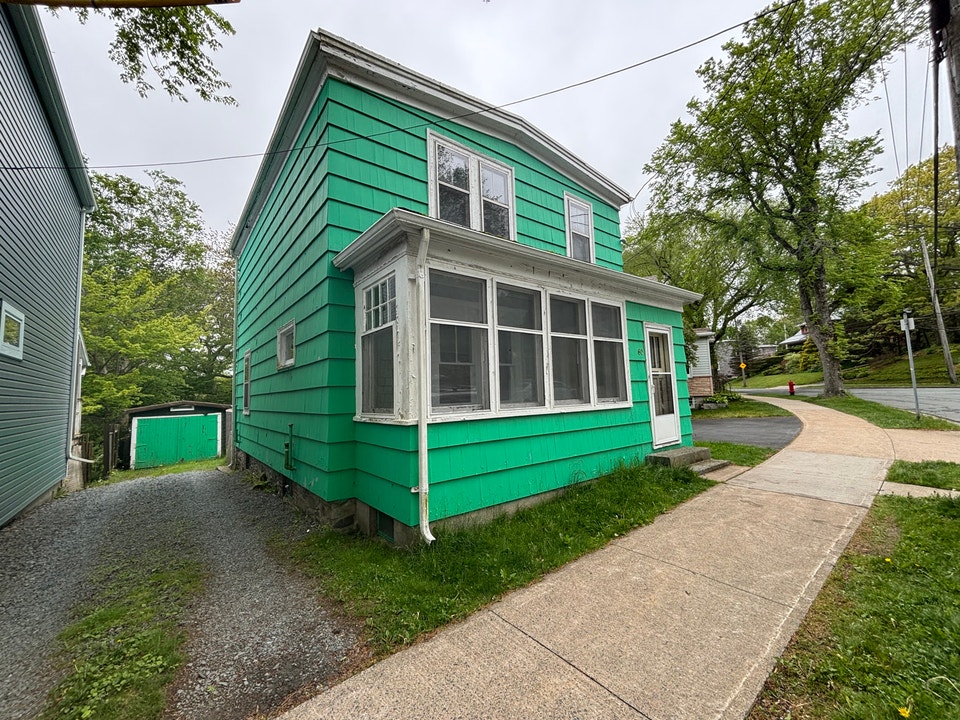 3 bedroom 1.5 bath house for rent Dartmouth 2
