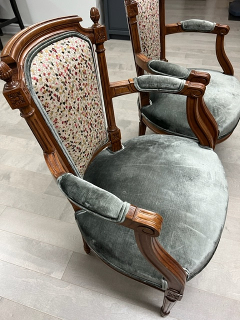 2 Très beaux fauteuils de style antique de grande qualité dans Chaises, Fauteuils inclinables  à Ville de Montréal - Image 3